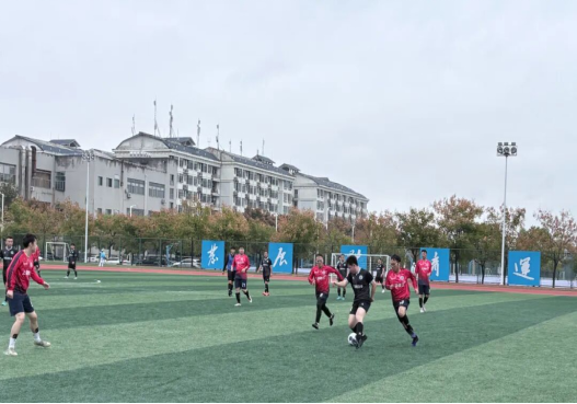 校园绿茵场上的激情碰撞 —— “修江杯”校友足球赛圆满落幕！