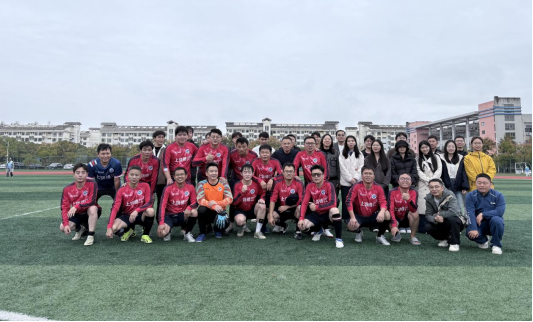 校园绿茵场上的激情碰撞 —— “修江杯”校友足球赛圆满落幕！